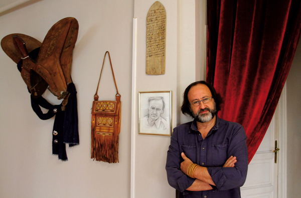 Luis Miguel Domínguez, uno de los fundadores del Gabinete de Historia Natural, en el local madrileño que alberga este proyecto (foto: GHN).