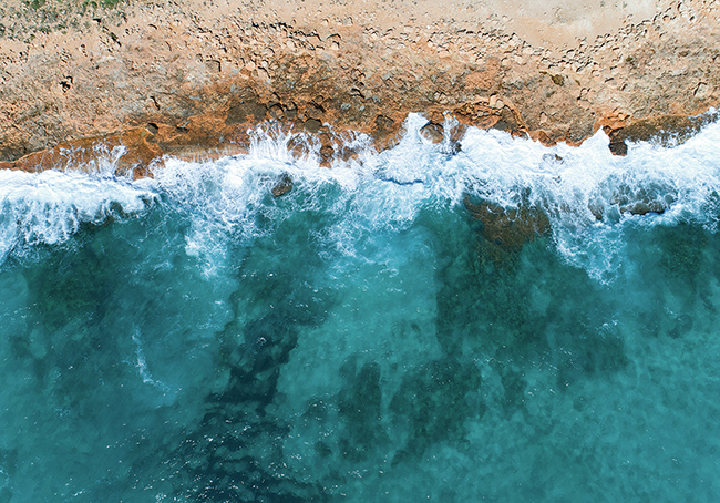 Tramo litoral de la isla de Mallorca fotografiado desde un dron (foto: Fernando Mat / Shutterstock).
