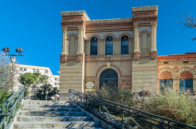 Entrada principal del Museo Nacional de Ciencias Naturales, en Madrid (foto: vli86 / Adobe Stock).