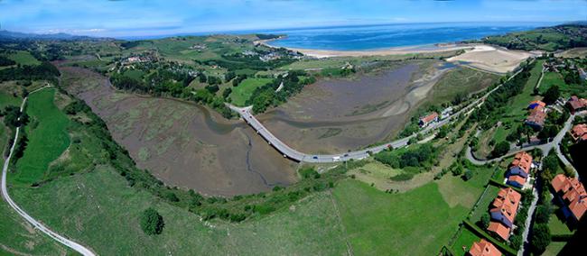 Panorámica del estuario de Oyambre, al oeste de Cantabria (foto: Digimax Vídeo).
