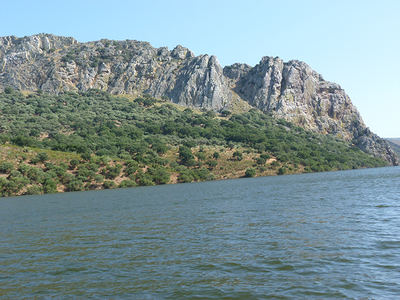 Paisaje característico del Parque Nacional de Monfragüe, en la provincia de Cáceres (foto: Ángel Rodríguez Martín).