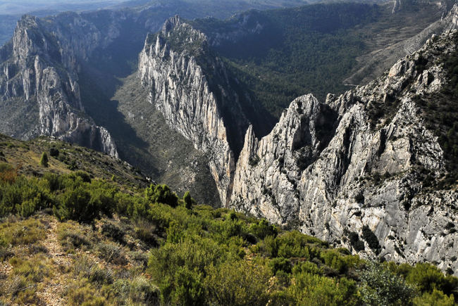 Los Estrechos de Valloré (Teruel), al pie de los Montes Majalinos, donde se ha aprobado otro parque eólico próximo al Clúster Maestrazgo (foto: Eduardo Viñuales).