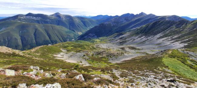 Panorámica de la Sierra de Gistredo, donde Repsol prevé ubicar tres polígonos eólicos con más de cuarenta aerogeneradores (foto: Emilio de la Calzada).